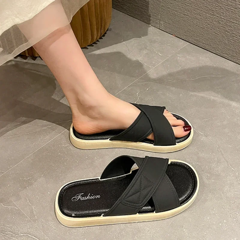 Outdoor Summer 2024 New Fashion High Quality Soft Cross Women's Casual Sandals Thick Bottom Flat Heel Slippers 53b2