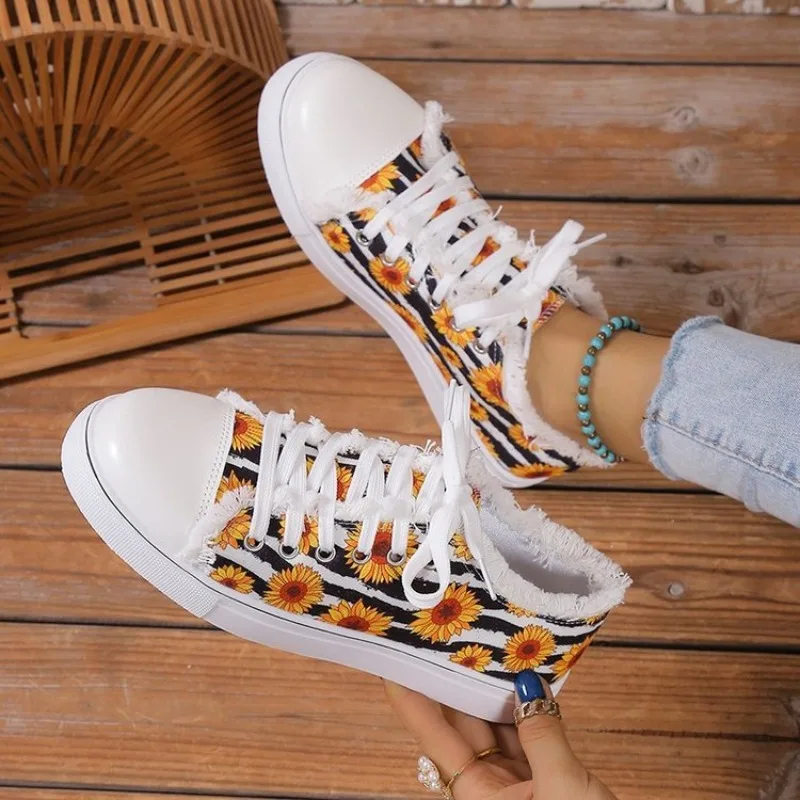 2025 NEW ral Skull Canvas Women Large Size Flat Sneakers Female Lace up Sports Casual Vulcanized Shoes Femme atos f