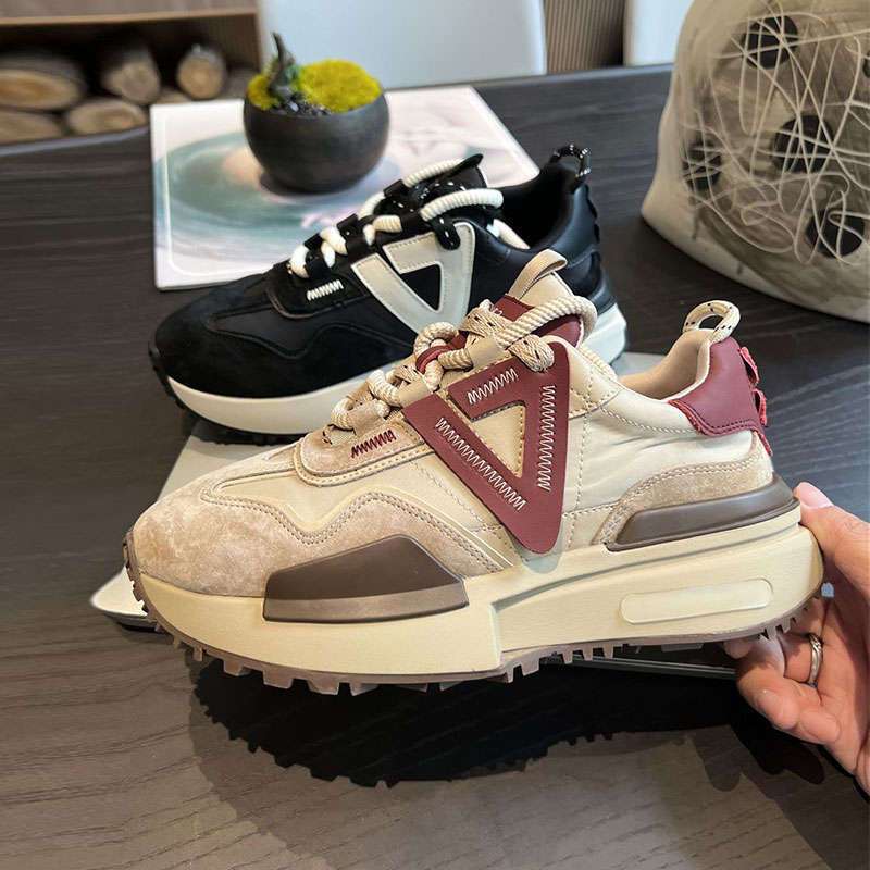 Women's lightweight casual versatile thick soled sports shoes