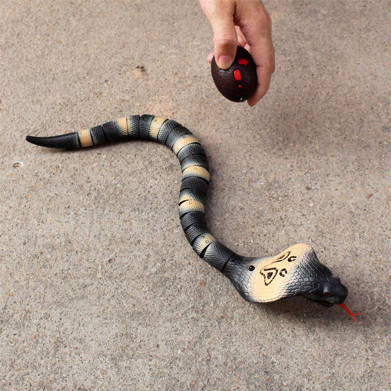 RC Realistic Snake Toys Infrared Receiver Electric Simulated Animal Cobra Viper Toy Joke Trick Mischief For Kids Halloween