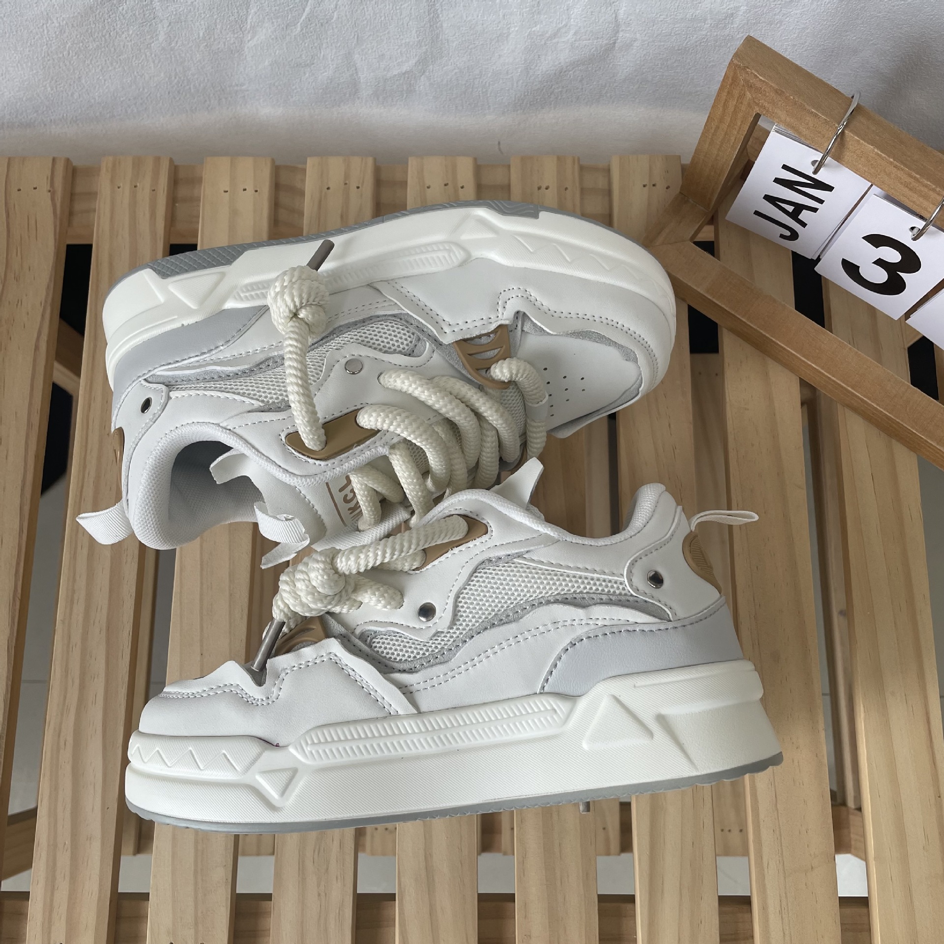 Men's and women's retro American autumn new original niche design thick soled casual board shoes