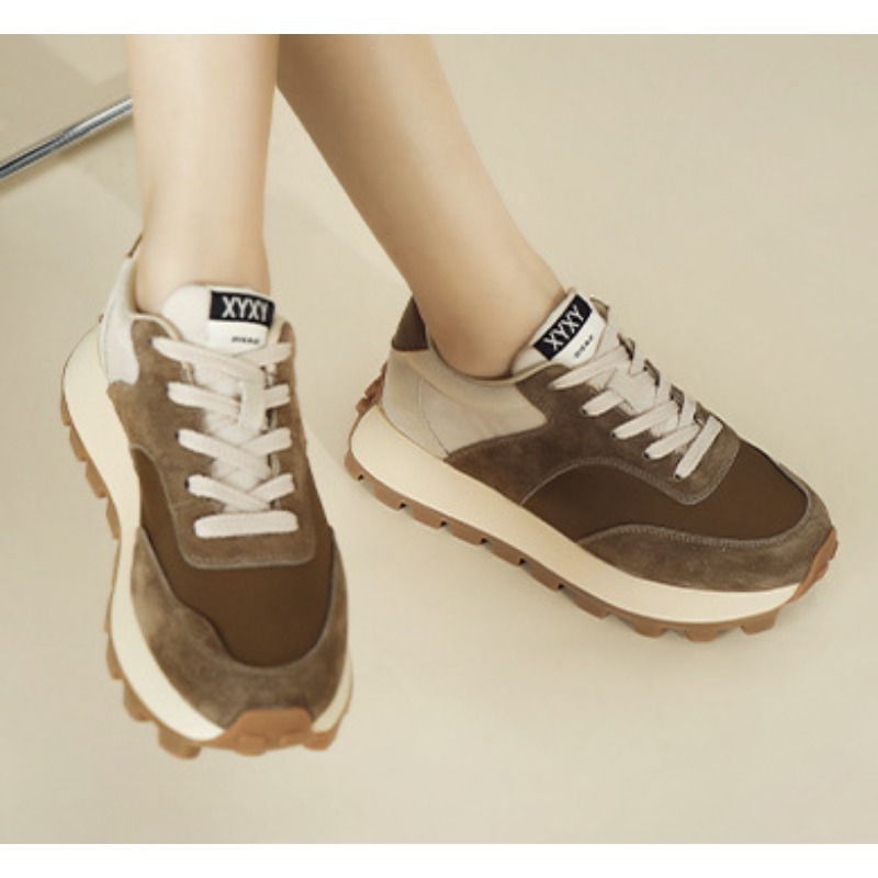 Non-Slip Women's Sports Shoes for Casual Walking and Tennis in Black 4