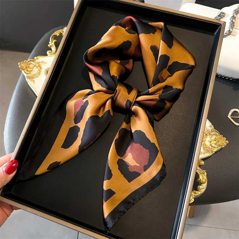 Silk Feeling Square Scarf Wen Leopard Print Neckerchief Hair Band Foard Bandana Scarf Tie Shawl Wraps Luxury 70CM Scarf X250319