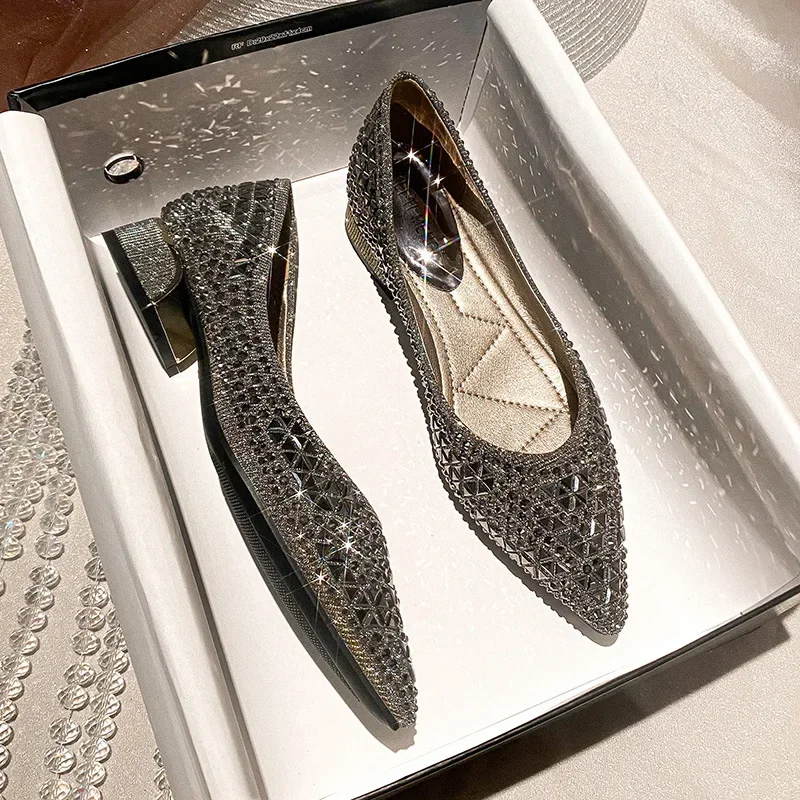 Glitter Sequins Pumps Woman Bling Diamonds Shoes Crystal Rivet Ladies Party Dress Pointy Toe Elegant Flat Bottom Loafer 2024