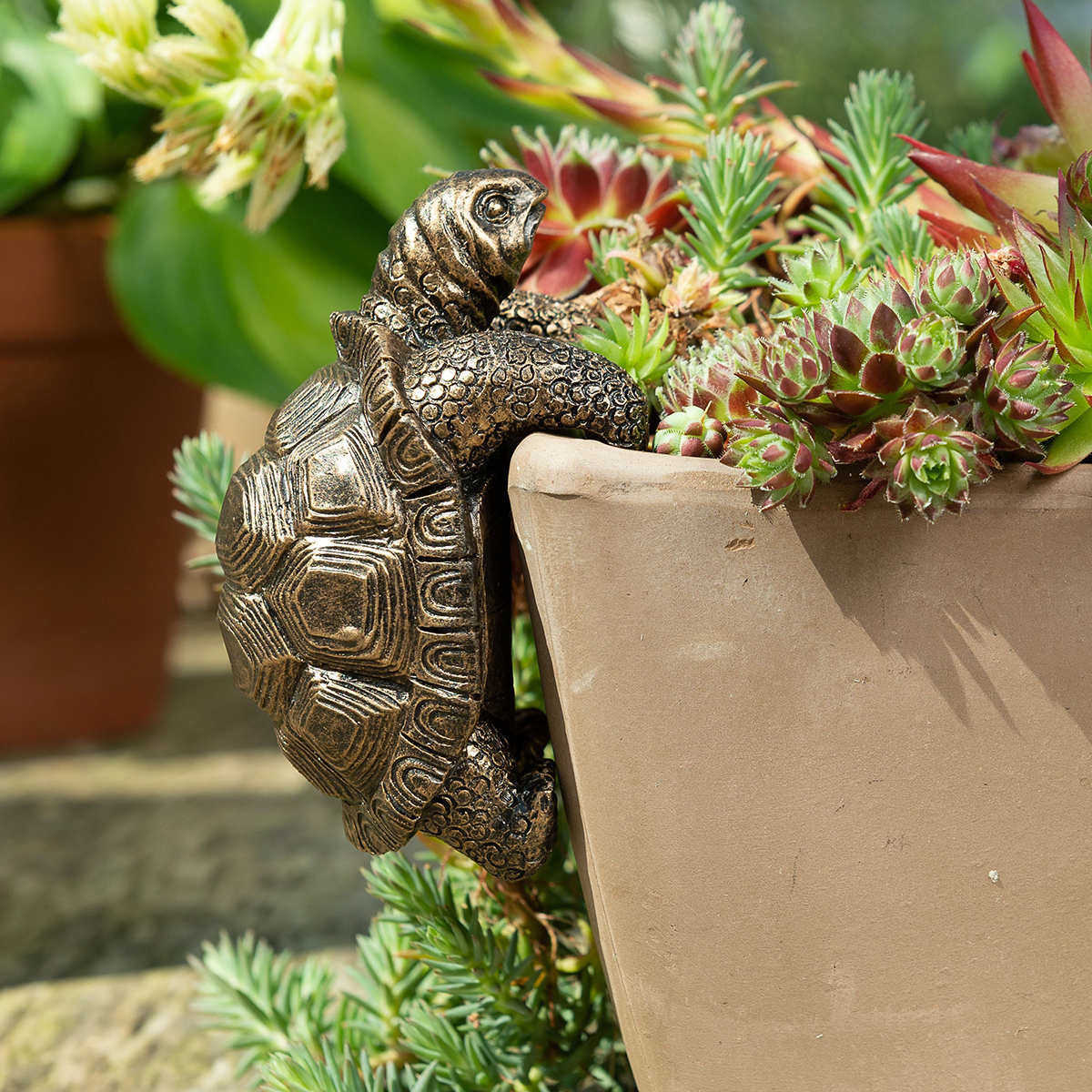 Garden Patio Decorations Resin Climbing Turtle Planter and Vase Hugging Figurine Planter Rim Decoration