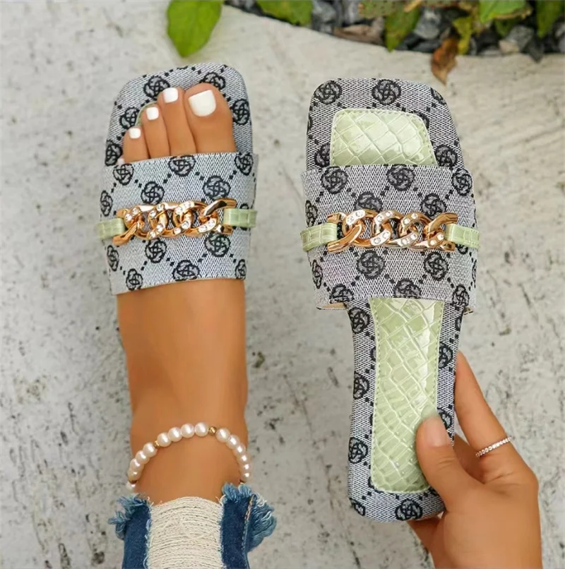 Women Flat Slippers 2024 New Summer Luxury Outdoor Beach Sandals Trend Brand Designer Shoes Slides Women Slippers Plus Size