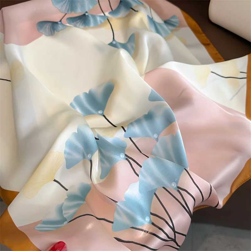 Silk satin hair scarf with hand print Fem Bandana small neck muffler headscarf for women 70 * 70cm square shawl X250319