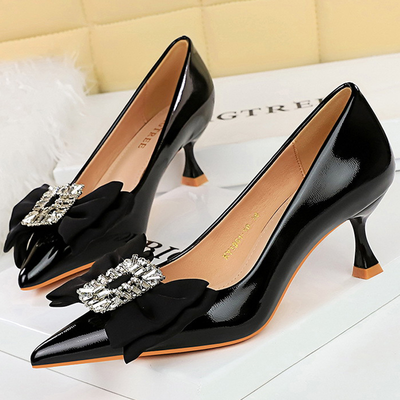 Luxury Kitten High Heels Rhinestone Bowknot Women Pumps Patent Leather Ladies Heels Noble Banquet Shoe Party Shoes Large Size 43