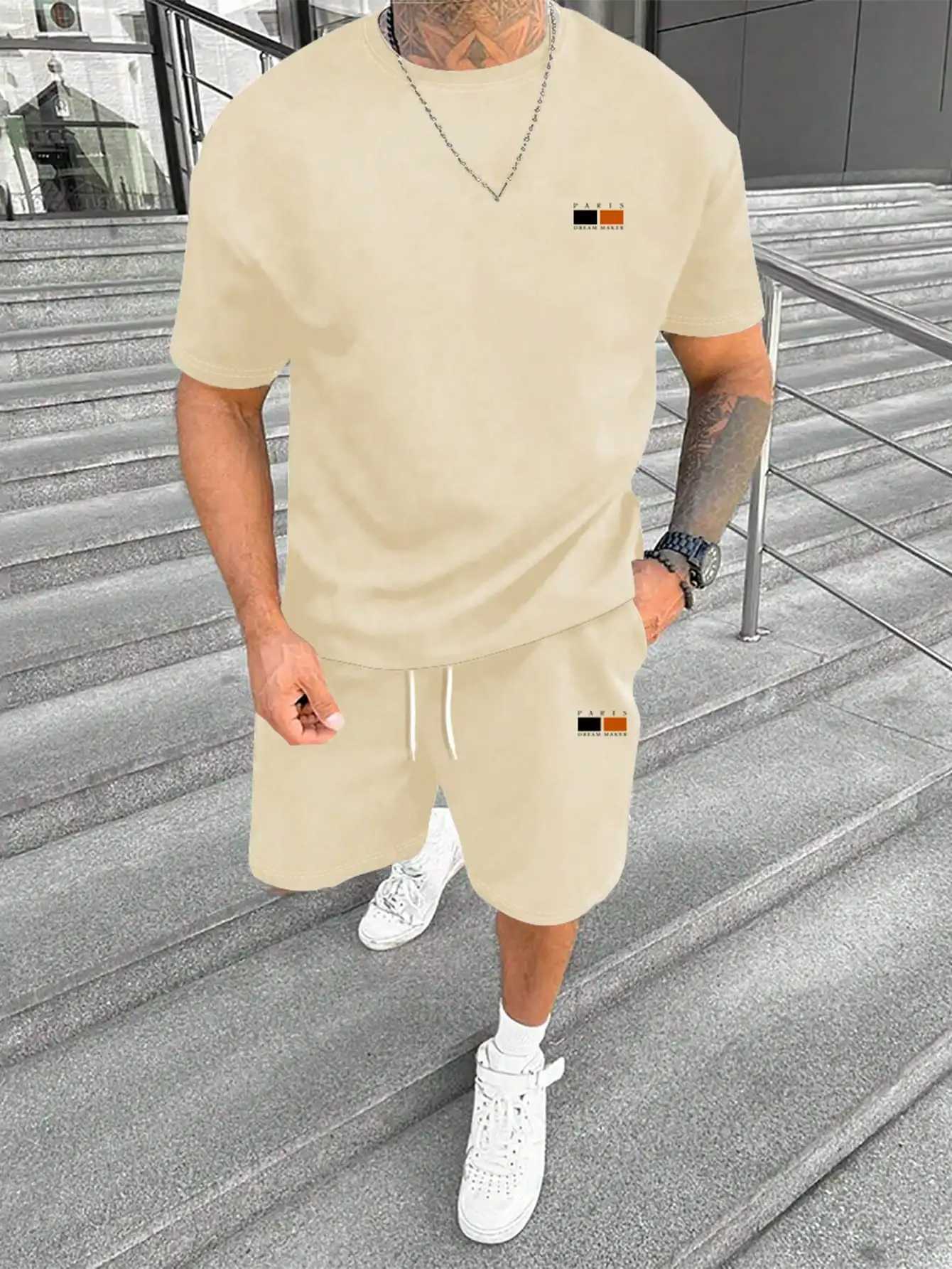 Mens contrasting round neck short sleeved T-shirt with graphic print and drawstring pocket shorts set summer casual set W240902