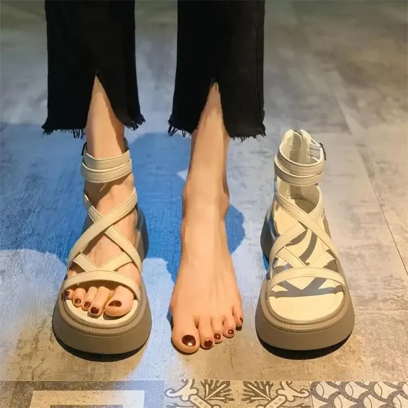 2024 Roman Flat Shoes Women's Designer Hick Heel Women Sandals Fashion Casual Sandals New Hollow Open Toe Shoes Female Summer