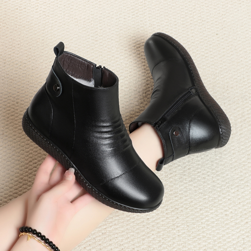 AIYUQI Snow Boots Women 2024 New Anti slip Genuine Leather Mother Boots Flat Large Size Wool Warm Women's Short Boots
