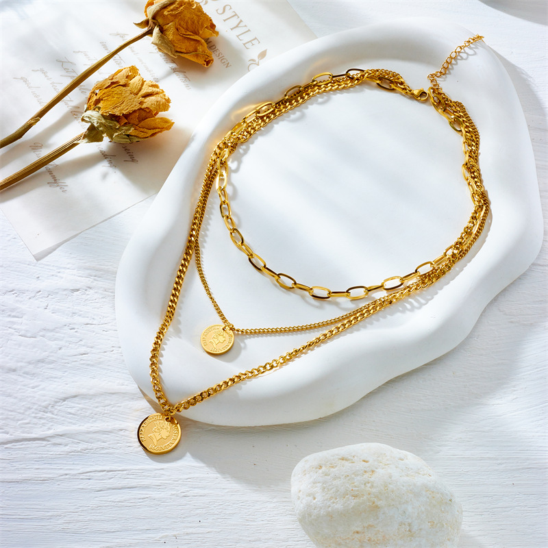 Non Tarnish 18K Gold Queen Heard Portrait Stack Necklace Designer Jewelry Stainless Steel Chain Cross Heart Moon Multilayer Necklaces Collar for Woman