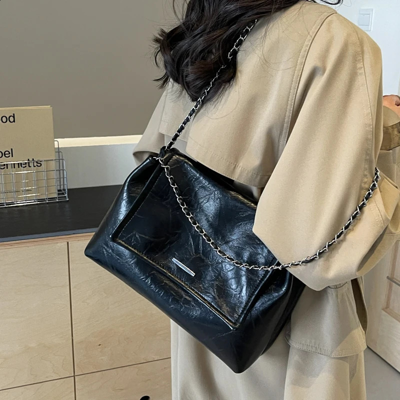 LEFTSIDE Small Sier Crossbody Bags for Women Korean Fashion Handbags and Purses Leather Chain Shoulder Bag 240903