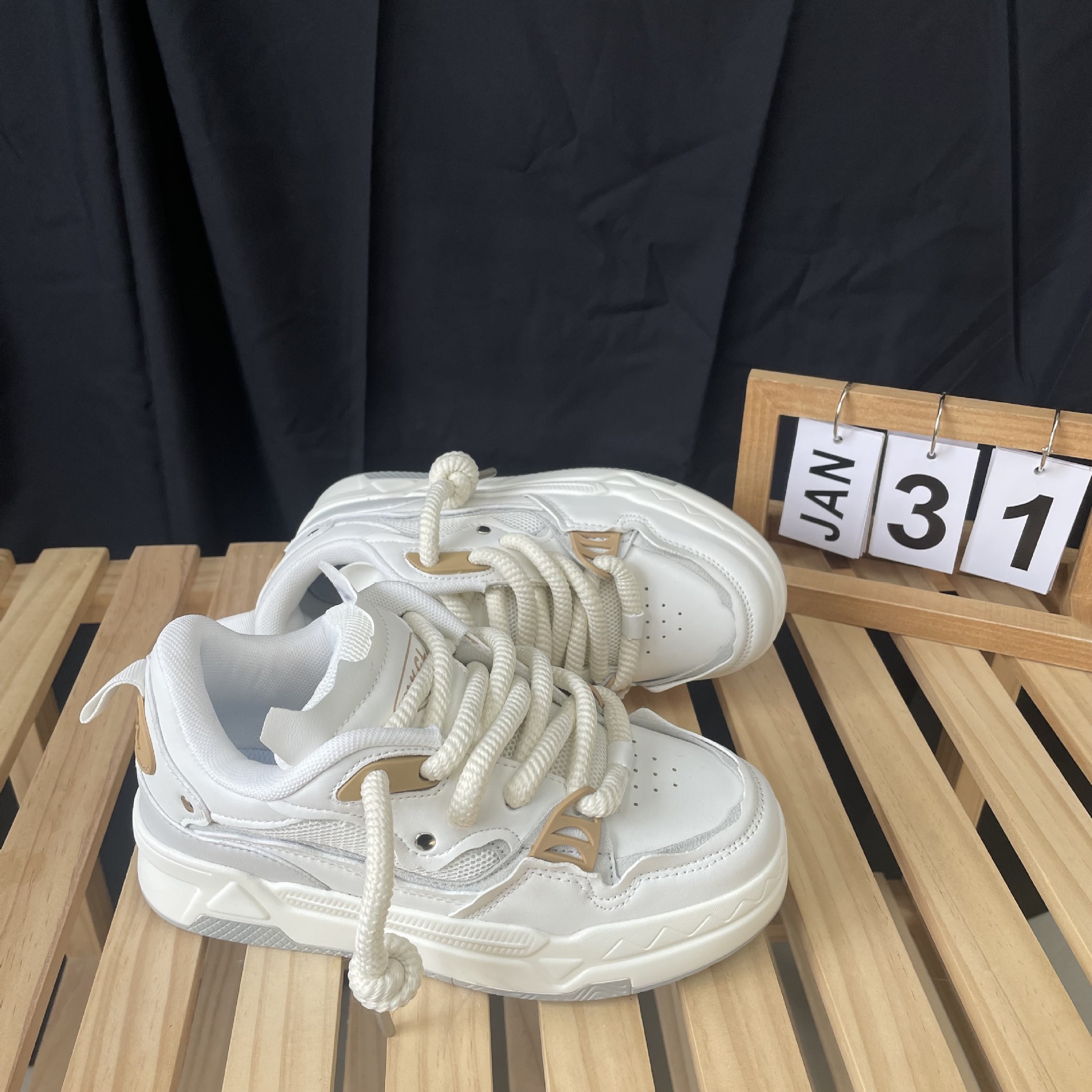 Men's and women's retro American autumn new original niche design thick soled casual board shoes