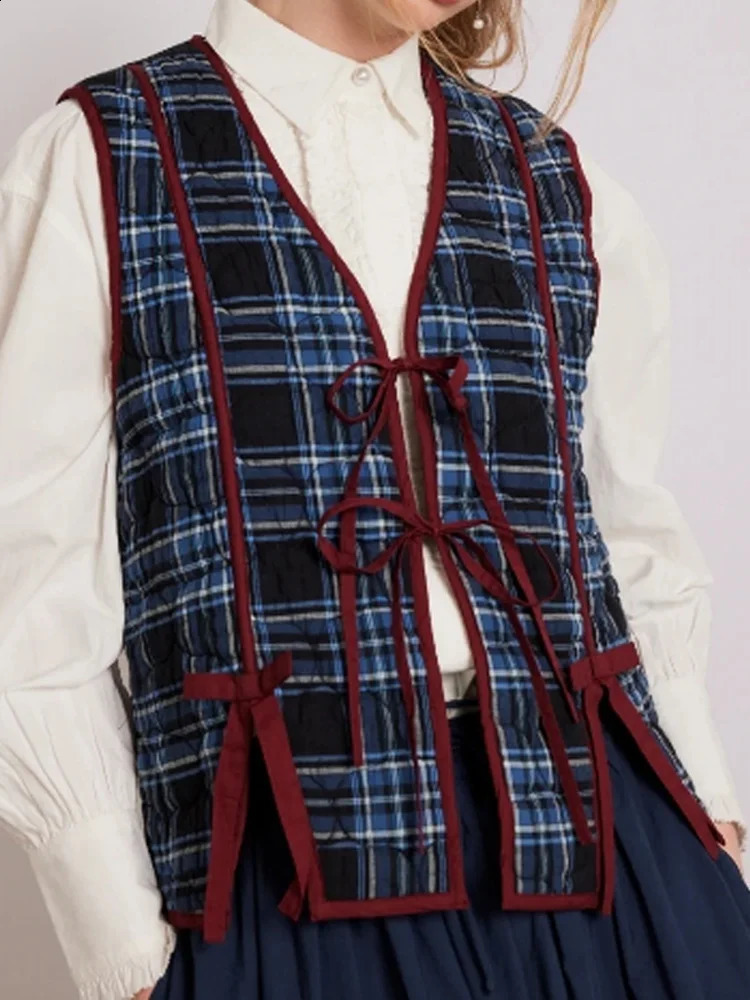 Chic Plaid Printed Deep Vneck Cotton Vest Women Vintage Sleeveless Lace Up Warm Waistcoat 2024 Fall High Street Vests 240903