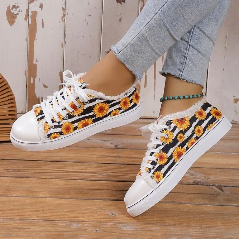 2025 NEW ral Skull Canvas Women Large Size Flat Sneakers Female Lace up Sports Casual Vulcanized Shoes Femme atos f