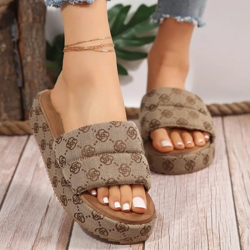 2024Women's Summer New Classic Solid Color Thick-soled Non-slip Sandals Daily Comfortable Shallow Holiday Party Beach Flip-flops