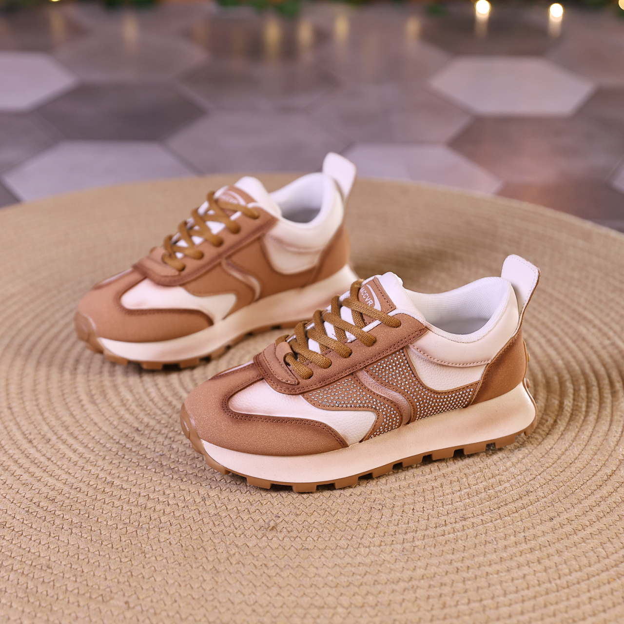 Appearance High Level Thick Sole Color Matching Fashion All Comfortable Non-slip Breathable Sports Wear-resistant Women's Shoes b122