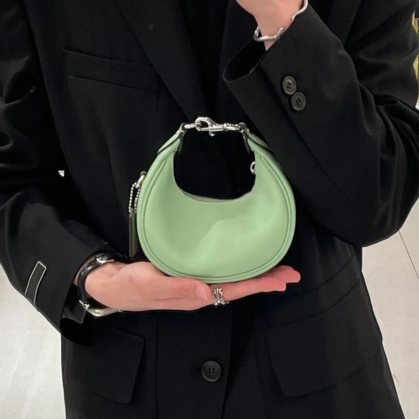 crossbody bag tote bag Fashionable and generous underarm new moon bag popular and versatile single shoulder women's bag