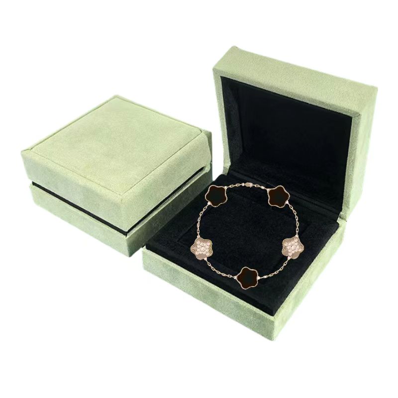 NEW with box sier Clover bracelet Plated gold Charm Bracelets for Women Valentine Day Christmas Engagement designer Jewelry Gift High quality chain