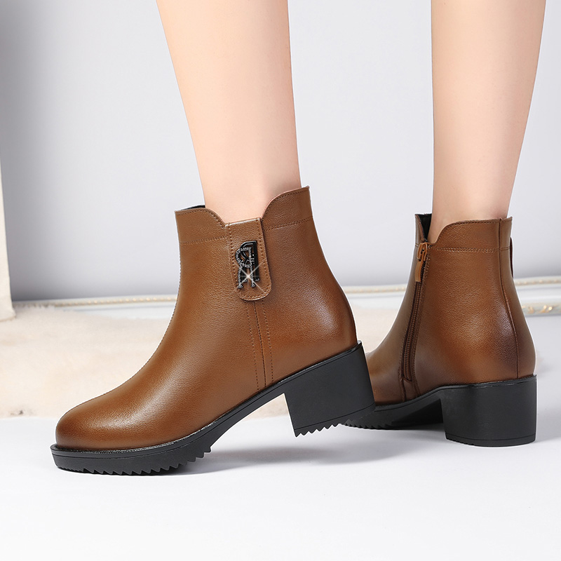 AIYUQI Women Snow Boots Winter 2024 New Genuine Leather Large Size Women Ankle Boots Wool Warm Fashion Non-slip Mother Boots