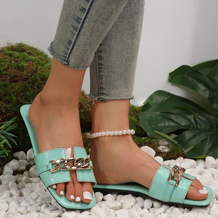 2025 new Sexy Fashion Chain Lock Solid Color Plus Size Summer New Roman Style Flat Outdoor Female Slippers Women Sandals 63b6