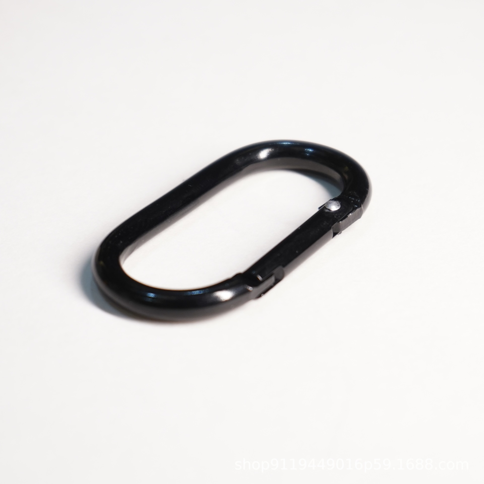 Heavy-Duty Aluminum Climbing Carabiner with Secure Locking Mechanism