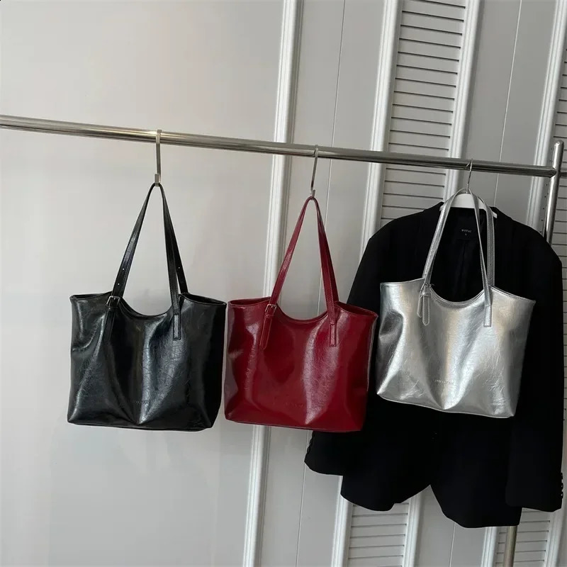 Large capacity solid color PU high-quality handbag buckle fashionable handbag soft and simple shoulder bag 240903
