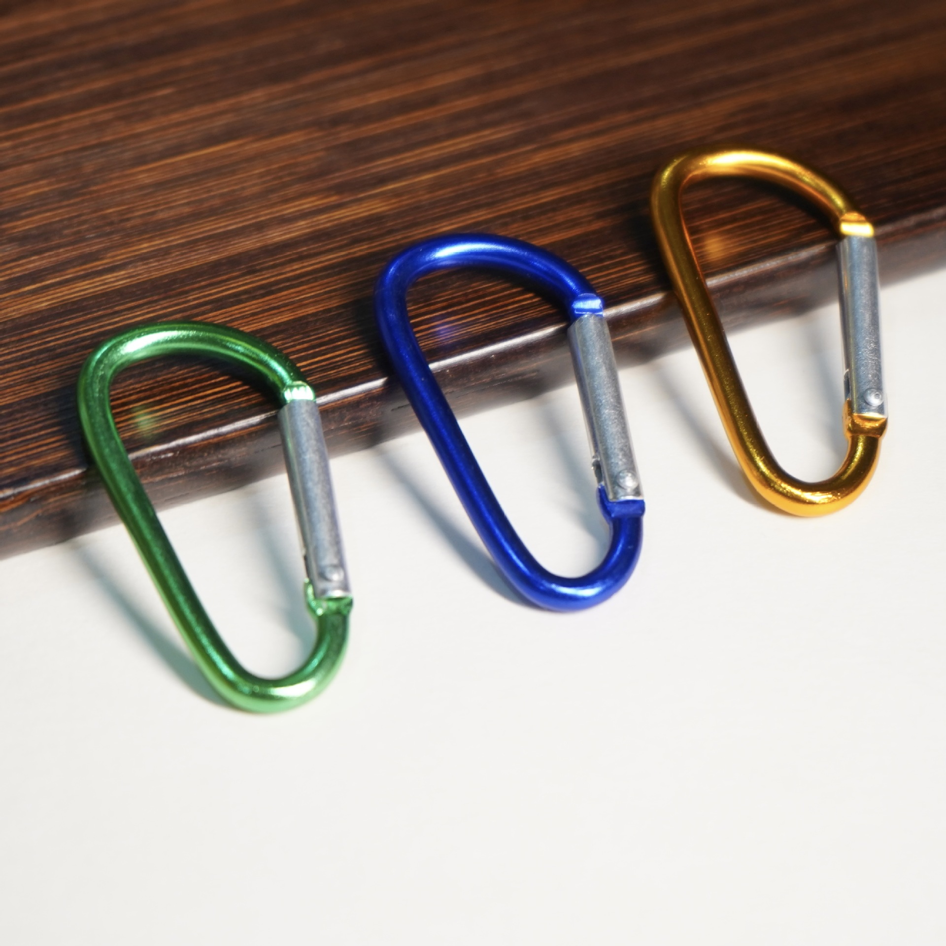 Heavy Duty Aluminum Alloy D Carabiner No. 6 - Ideal for Outdoor Adventures