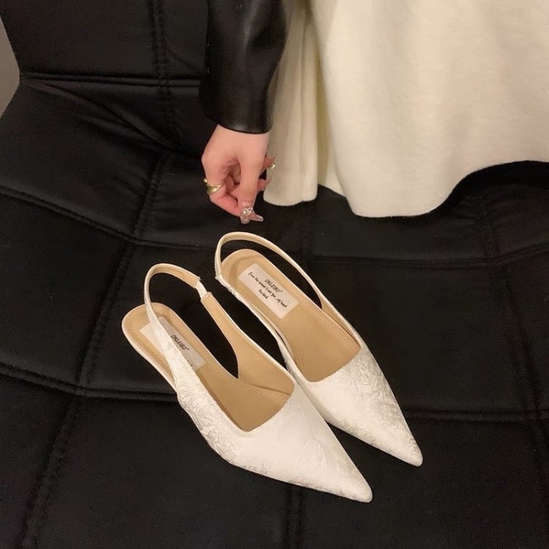 Spring New New Summer Women Kitten Pointed Toe Sandals Fashion Back Buckle Bg Sier Ladies Casual Med Heels Shoes 015e