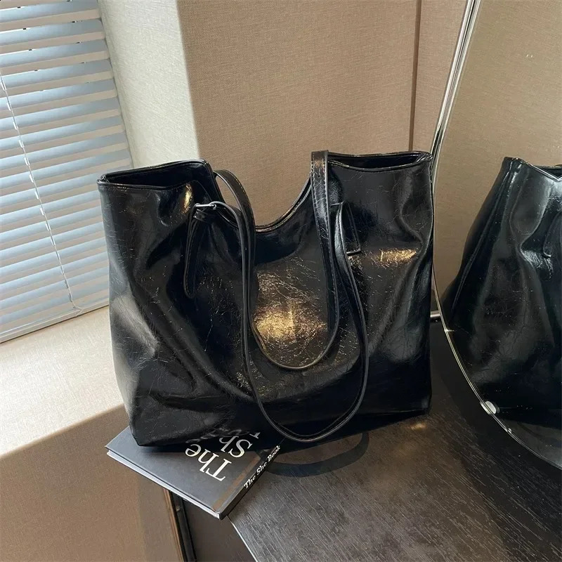 Large capacity solid color PU high-quality handbag buckle fashionable handbag soft and simple shoulder bag 240903