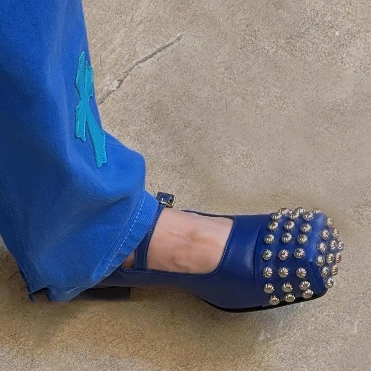 2025 new 6365a Rivet New Flat Autumn Bottom Tie Women's Square Head Shallow Mouth Outdoor Walking Single Shoes Hollow Female Sandals