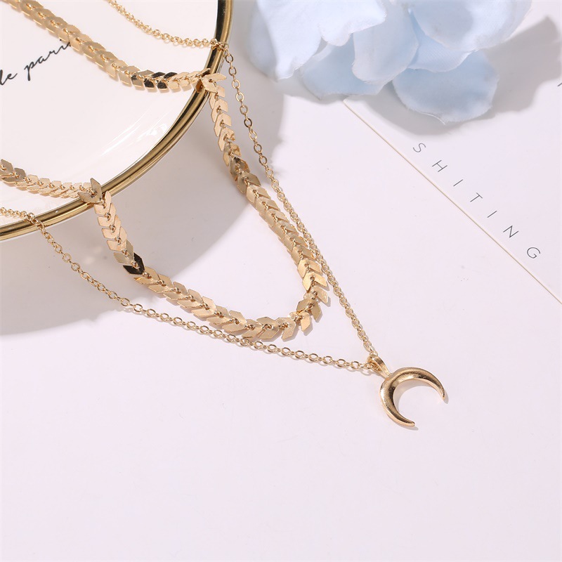 Stylish Personalized Dual Layer Moon Necklace with Elegant Fish Bone Design