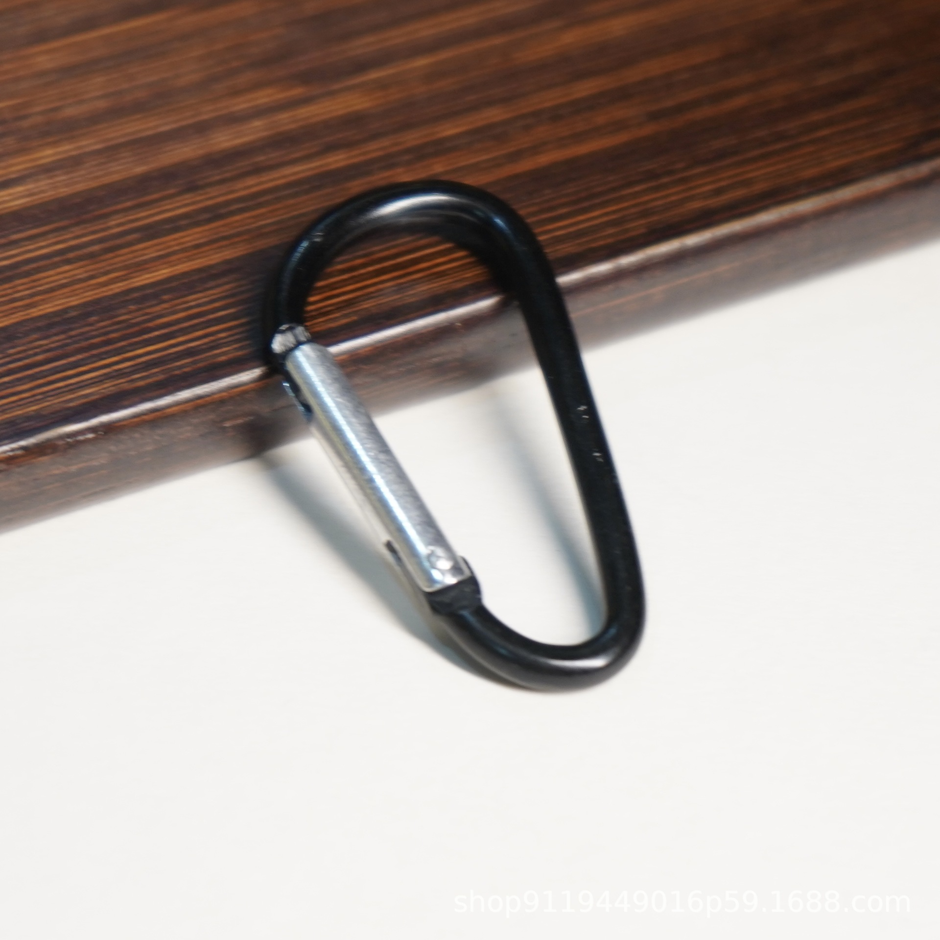 Heavy Duty Aluminum Alloy D Carabiner No. 6 - Ideal for Outdoor Adventures