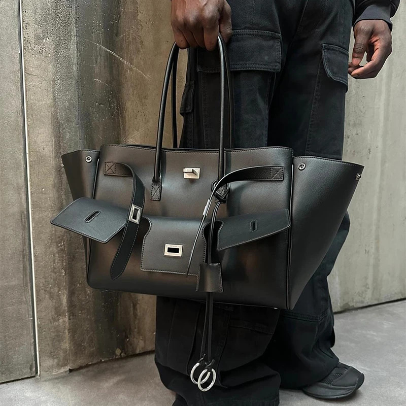 Large Capacity Travel Bag with Square Buckle: Your Stylish Shopping Companion