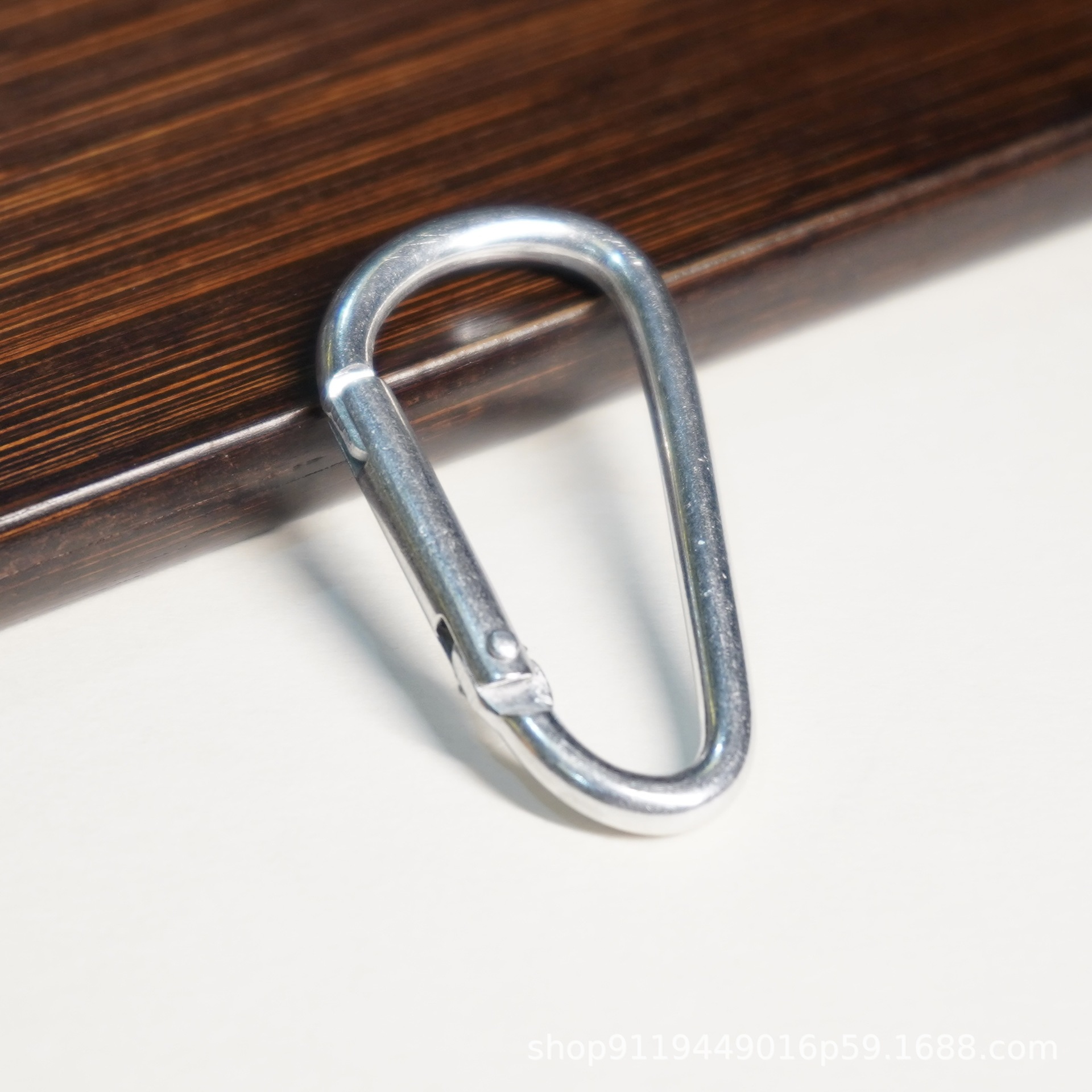 Heavy Duty Aluminum Alloy D Carabiner No. 6 - Ideal for Outdoor Adventures