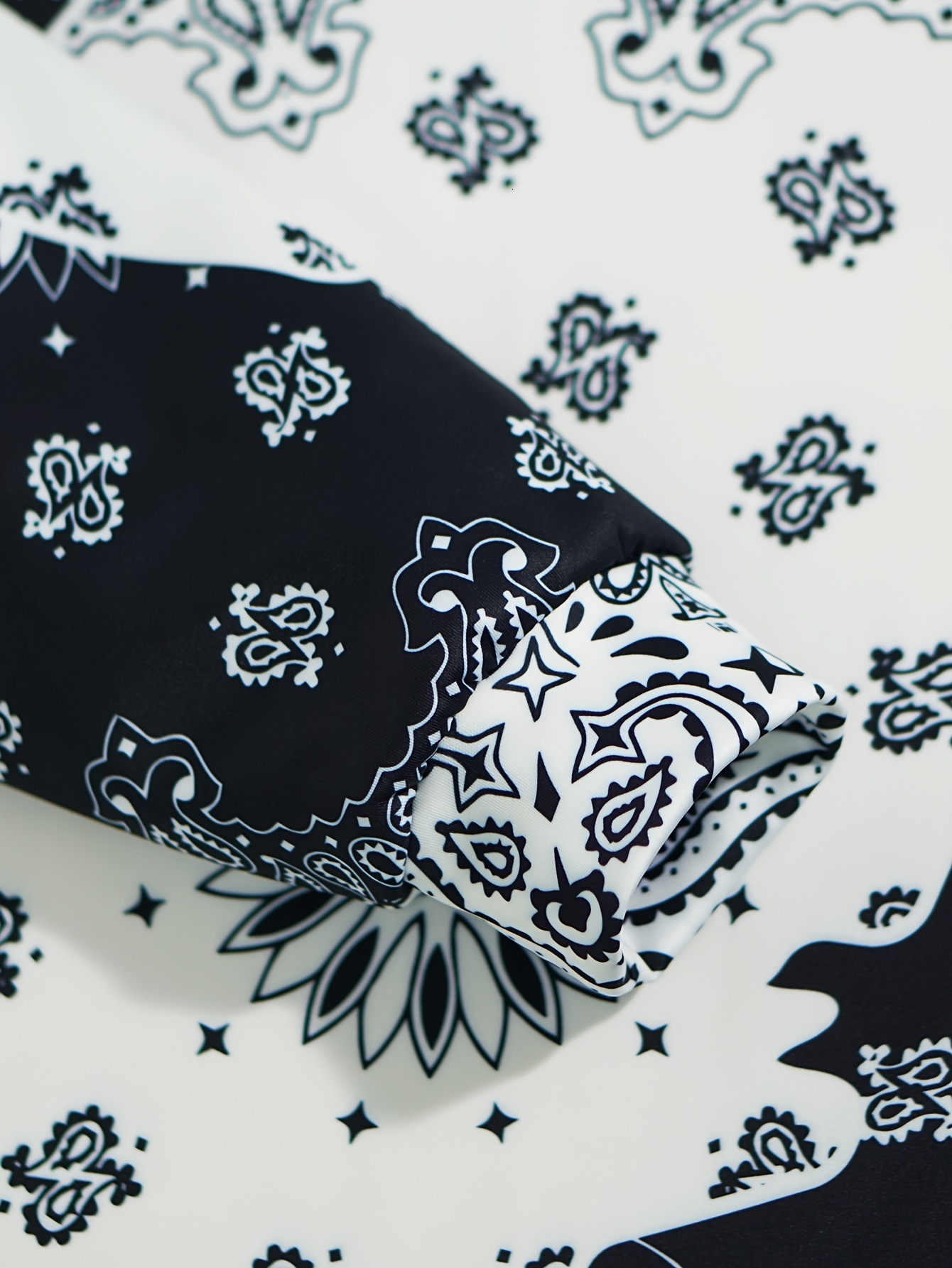 Men's Fashion Loose-Fit Paisley Graphic Print Hoodie - Soft Brushed Fleece, Kangaroo Pocket, Casual Long Sleeve Hooded Sweatshirt for Outdoor Act