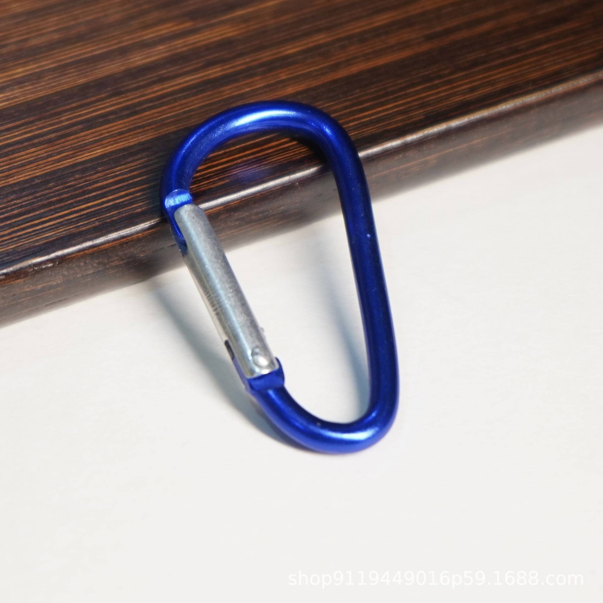 Heavy Duty Aluminum Alloy D Carabiner No. 6 - Ideal for Outdoor Adventures