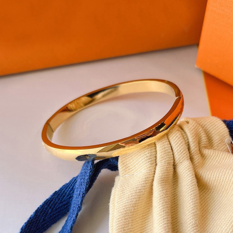 Europe America Fashion Style Bracelets Women Bangle Luxury Designer Jewelry 18K Gold Plated Stainless steel Wedding Lovers Gift Bangles Wholesale