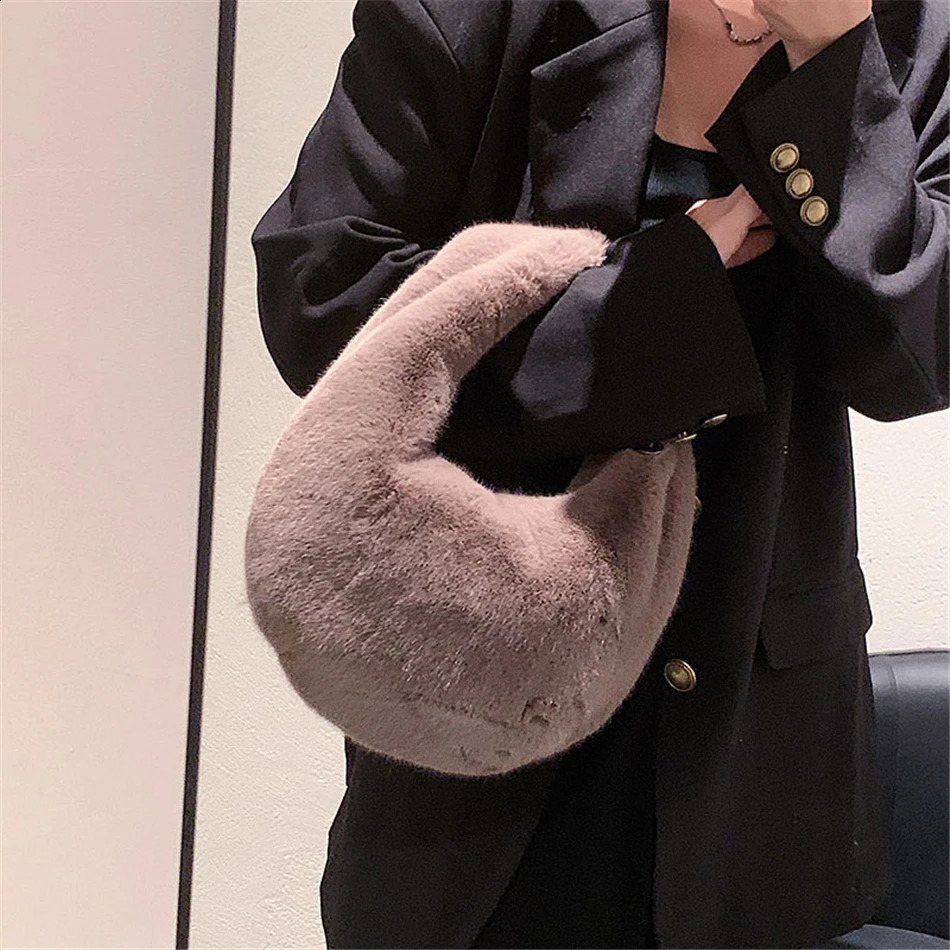 Fur womens small half moon bag warm plush wrist bag womens fashionable fur short handle clutch cute womens coin wallet 240904