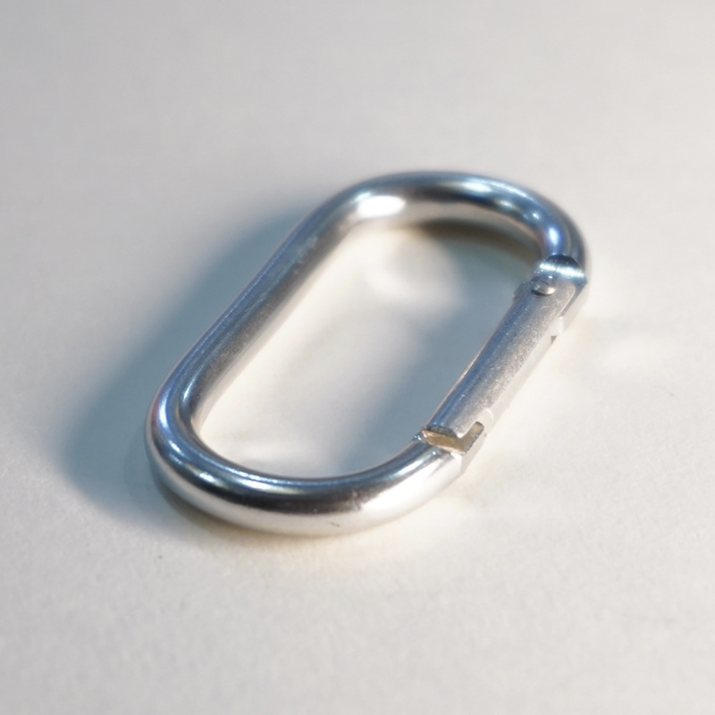 Heavy-Duty Aluminum Climbing Carabiner with Secure Locking Mechanism