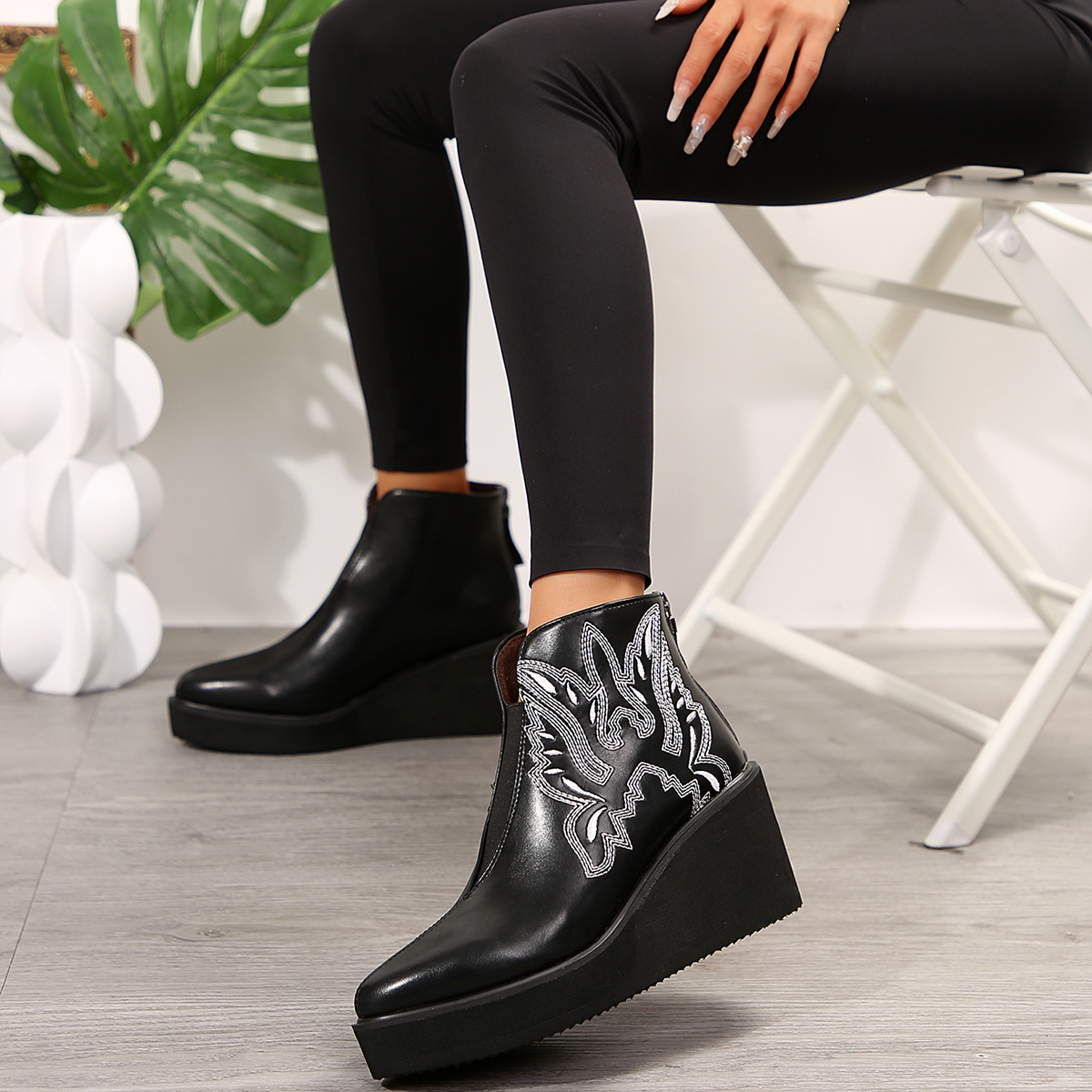 Bottom Thick Large Size 42 Female Embroidery Short Wedges Shoes for 2024 Leather Platform Boots Women D317 c409 Platm