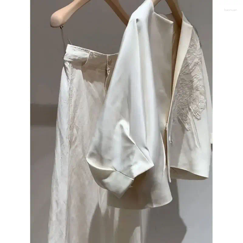 Womens Tracksuits Autumn Chinese Women Outfits Vintage Embroidery Satin Bat Sleeve Short Jacket High Waist Wide Leg Pants Two Piece Set