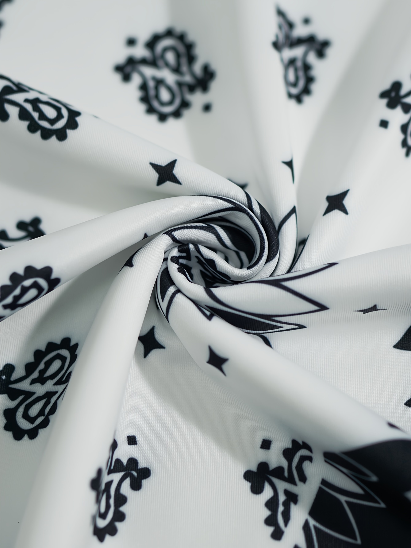 Men's Fashion Loose-Fit Paisley Graphic Print Hoodie - Soft Brushed Fleece, Kangaroo Pocket, Casual Long Sleeve Hooded Sweatshirt for Outdoor Act