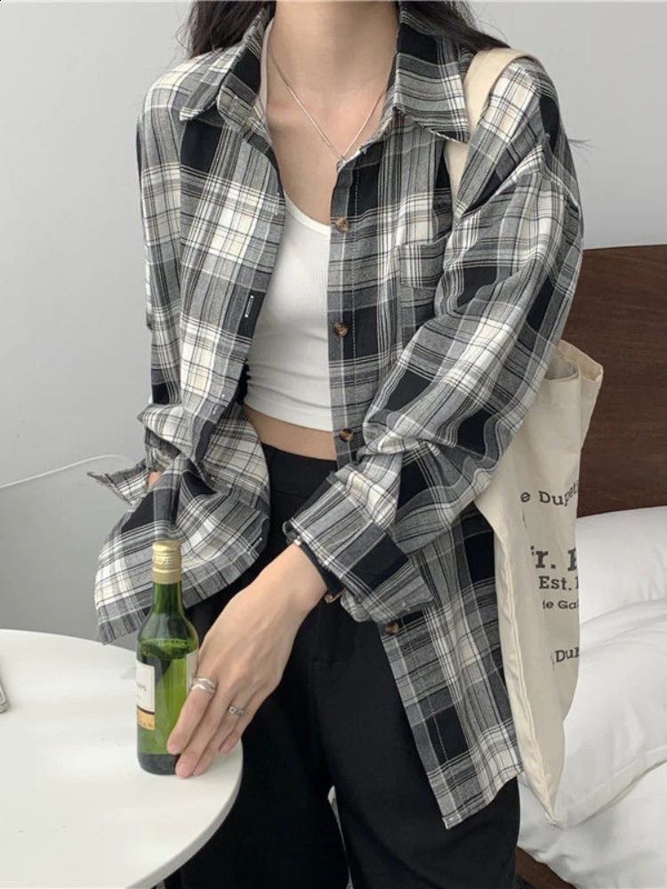 Casual long sleeved autumn shirt Korean medium length loose fitting womens winter plain weave fashionable lapel top 240814