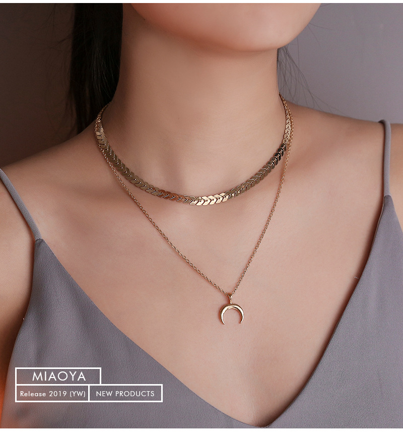 Stylish Personalized Dual Layer Moon Necklace with Elegant Fish Bone Design