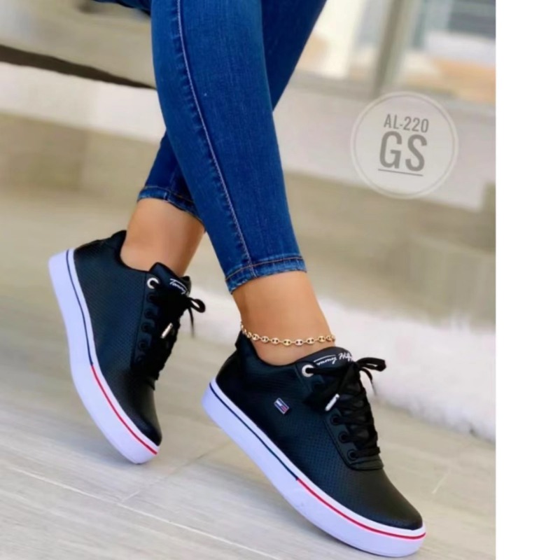 2024 New Women's Low-top Vulcanized Round Toe Casual Flat Shoes Lace-up Women Versatile Comfortable