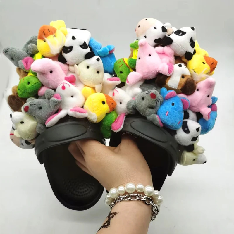 2024 womens home slider summer cute plush animal decoration slider fashionable wearing slider flat shoes womens shoes 240903