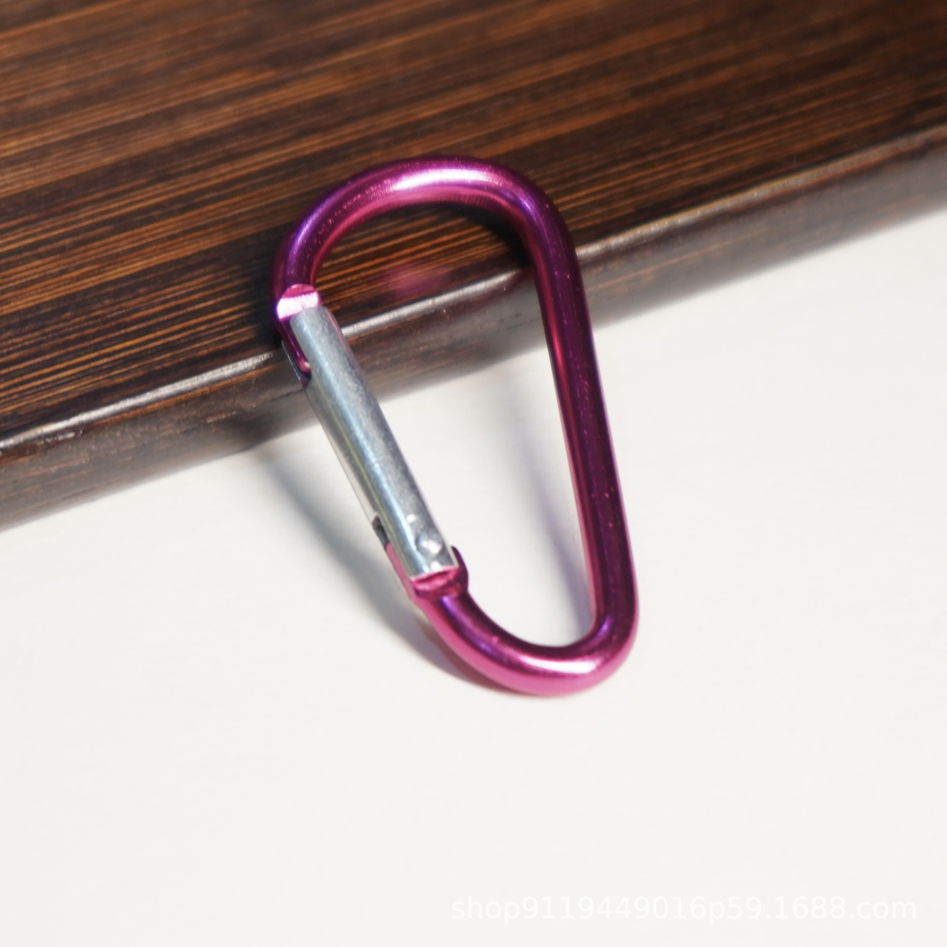 Heavy Duty Aluminum Alloy D Carabiner No. 6 - Ideal for Outdoor Adventures