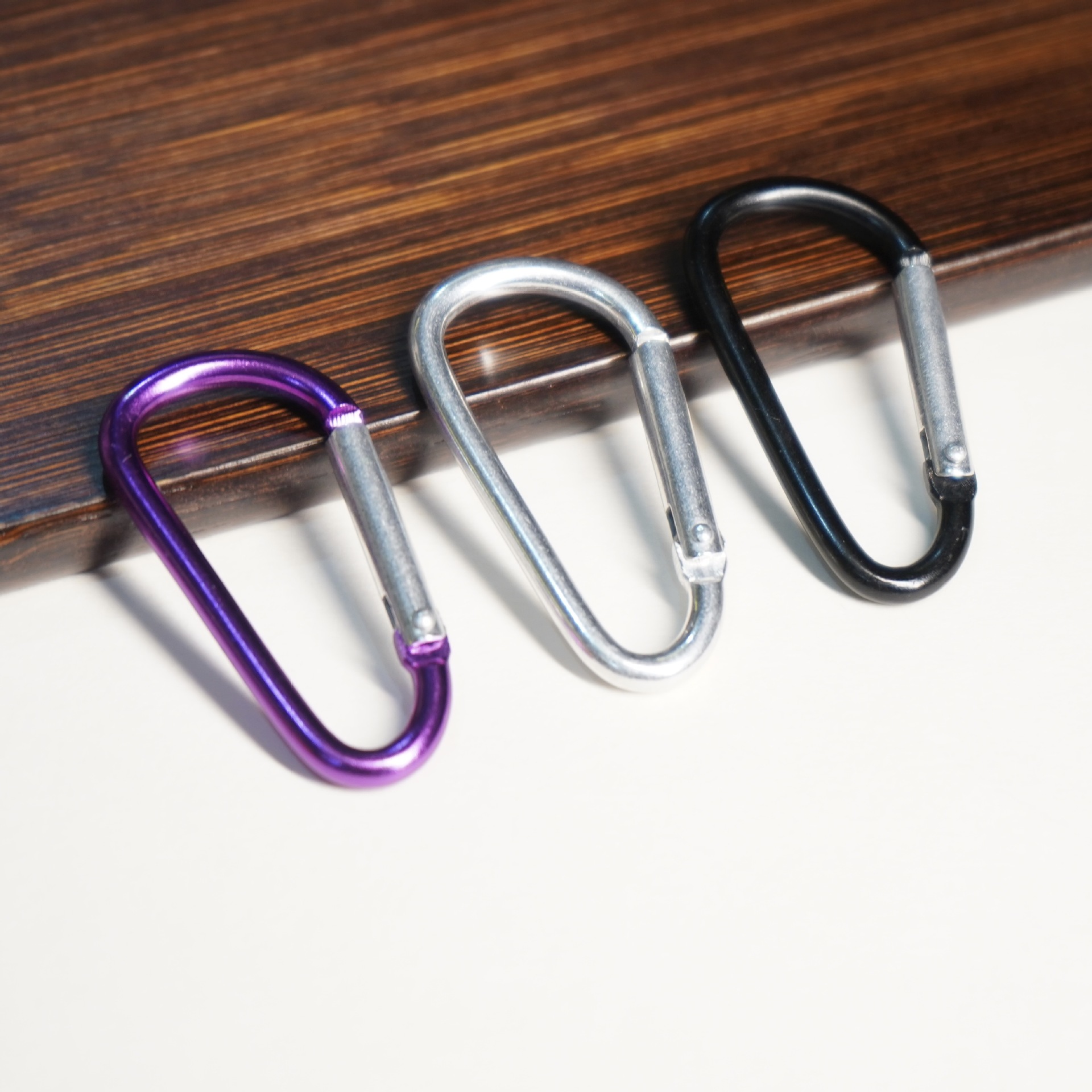 Heavy Duty Aluminum Alloy D Carabiner No. 6 - Ideal for Outdoor Adventures